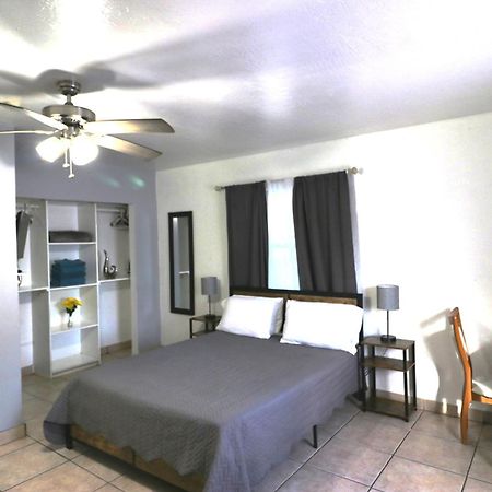 Hallandale Beach Motel With Free Parking And Full Kitchen ! No Extra Fees! Accepting Cash! מראה חיצוני תמונה